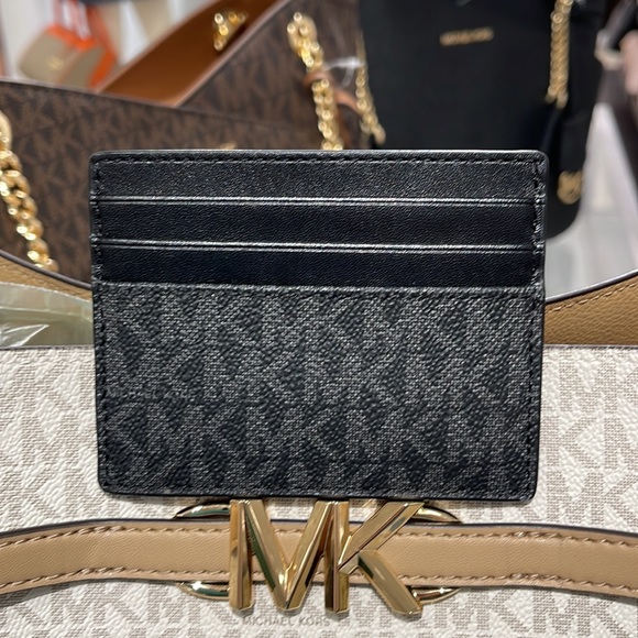 MICHAEL KORS MENS
Cooper Graphic Logo Tall Card Case
Style# 36S3LCOD2B
PINK 
NWT - Picture 10 of 16